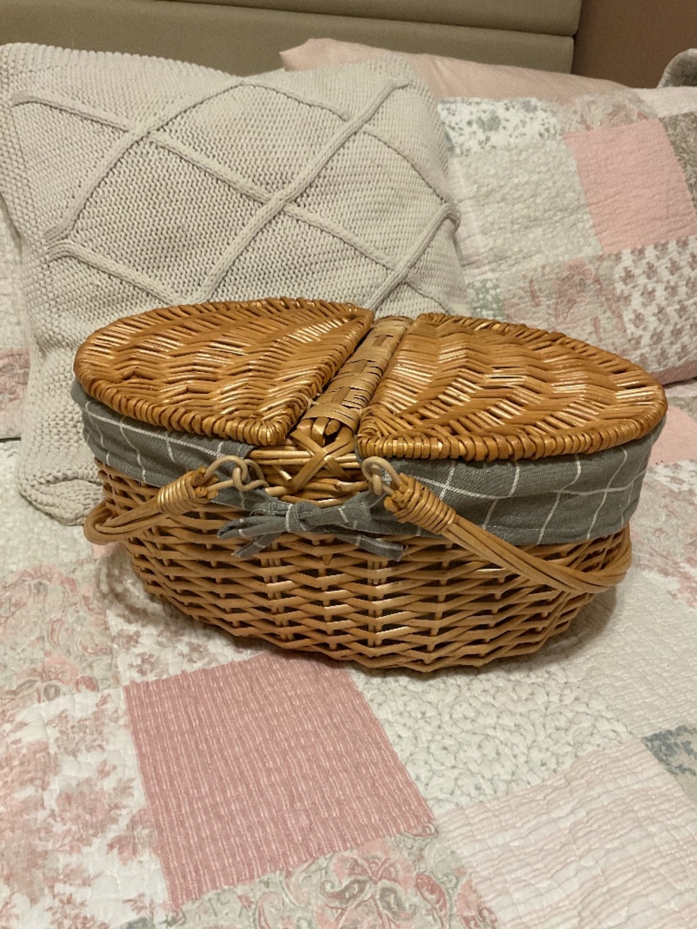 New cute picnic basket